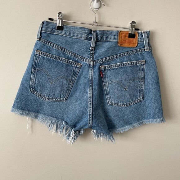 Levi's 501 Denim Athens Distressed Mid-Rise Shorts Medium Wash Blue 26 - Picture 3 of 8